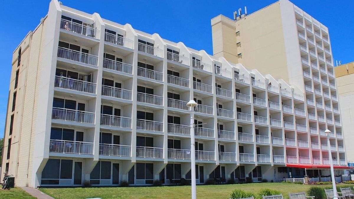 Northeast Virginia Beach Resort | Ocean Sands Resort oceanfront suite with balcony