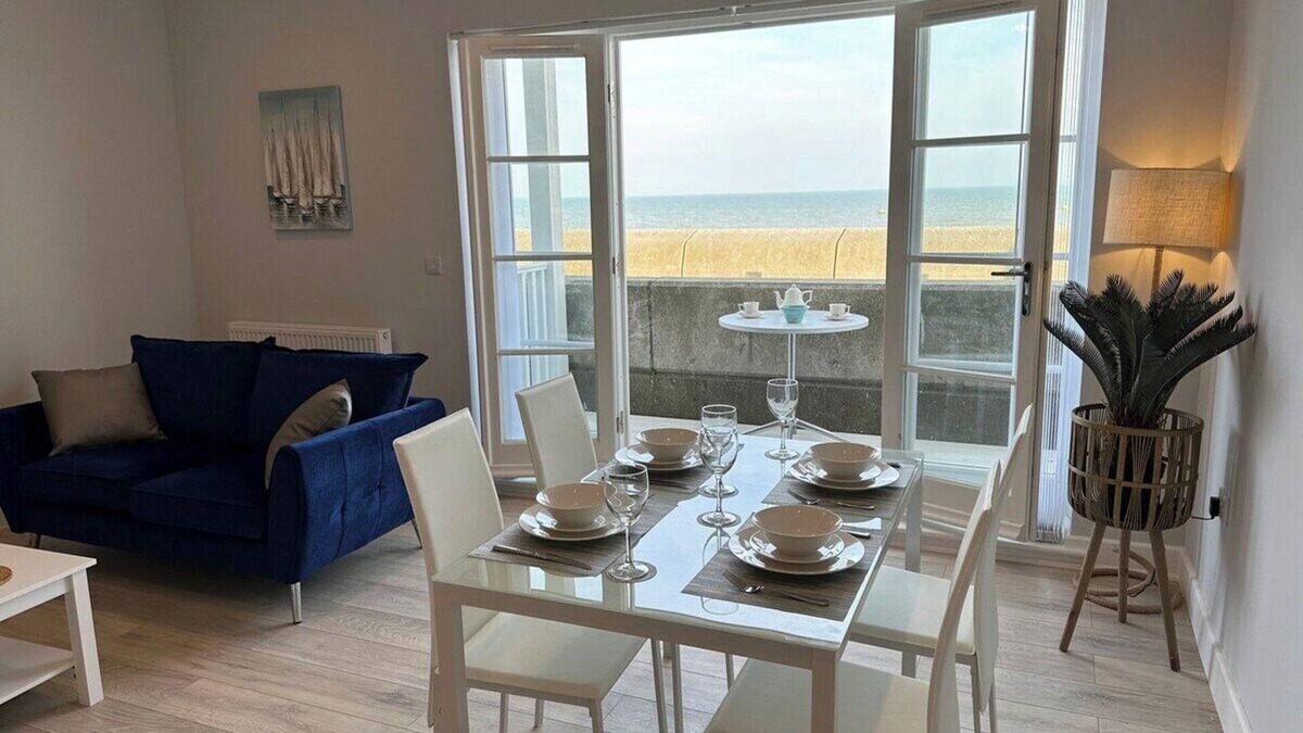 Burmarsh Apartment | Ocean Sea View Suite