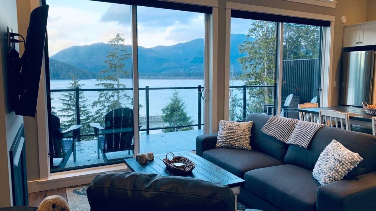 Port Renfrew House | Ocean Serenity (Oceanfront, Amazing Views) H319210275