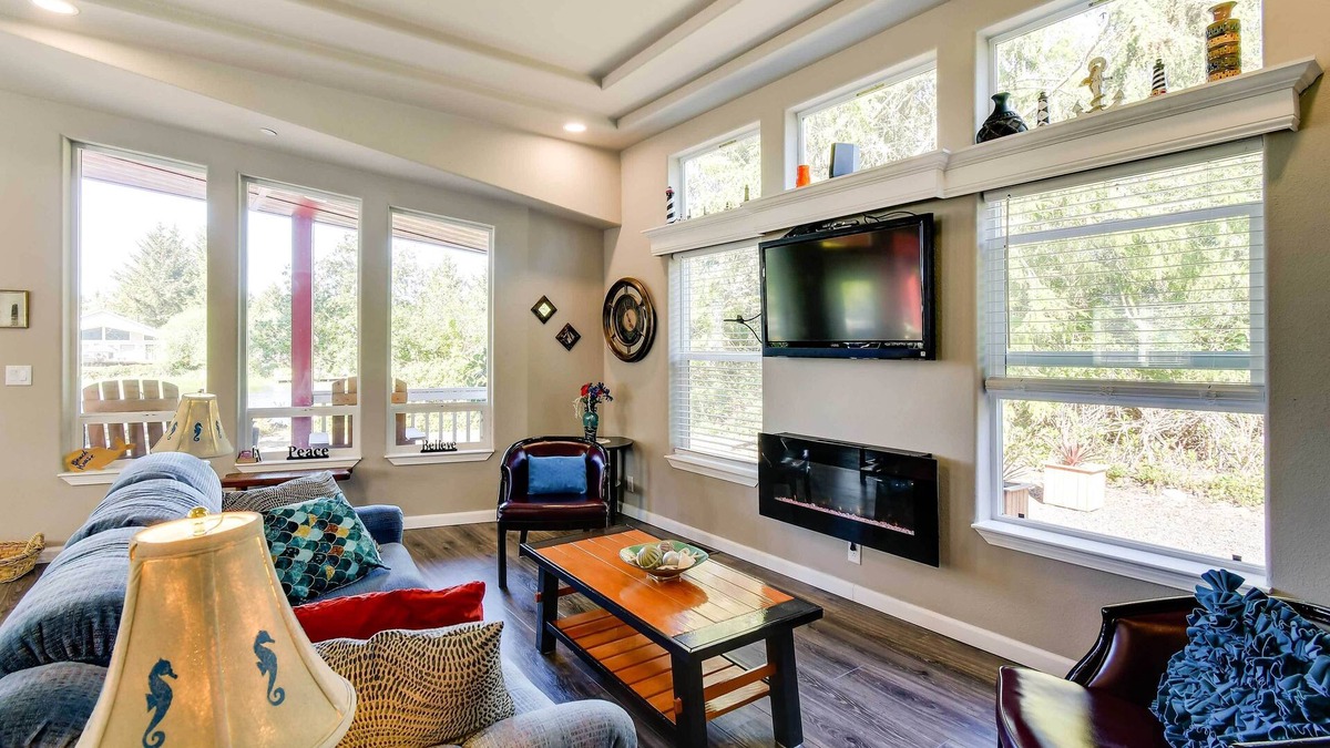Ocean Shores House | Ocean Shores Retreat w/Porch & Canal Views!