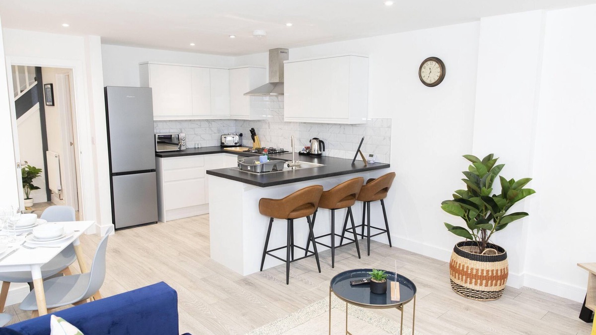 Peacehaven House | Ocean Side with Free Parking | By My Getaways
