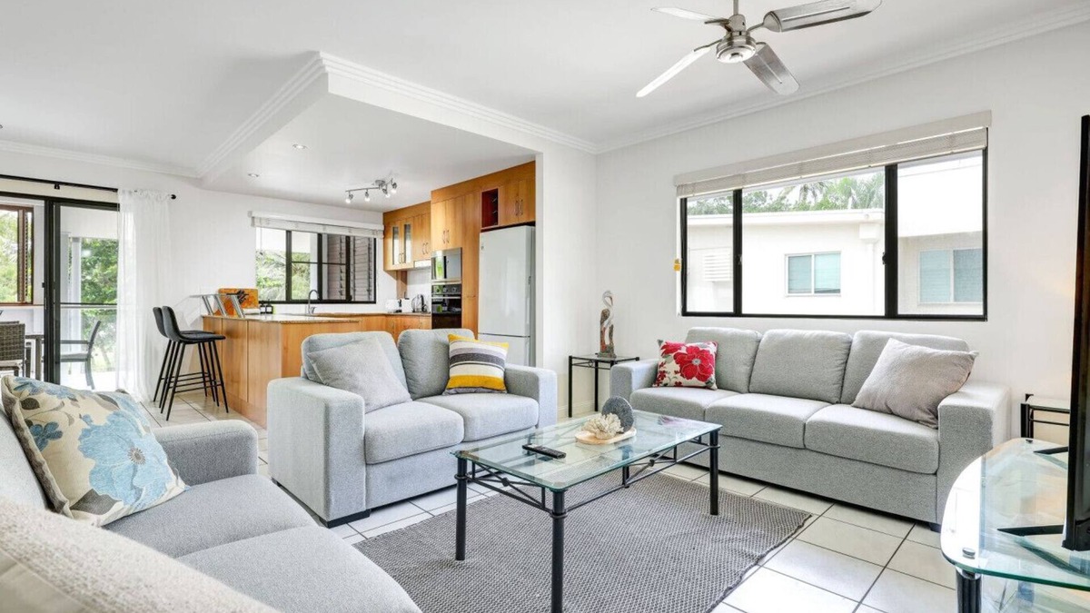 Yorkeys Knob Apartment | Ocean Spray- Beachfront Retreat with Ocean Views, Jacuzzi & Pool