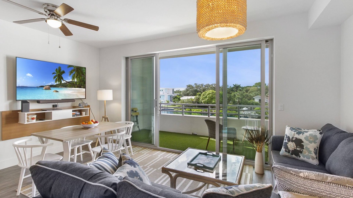Newtown Condo | Ocean Style 1/1.5 Condo The Strand Water View!