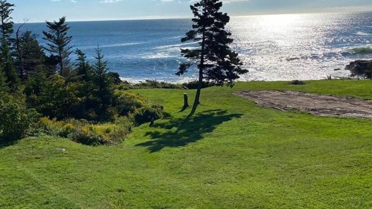 Portuguese Cove House | Ocean sunrise villa,free wifi,3 bedroom,2 bath,20 minute from Halifax
