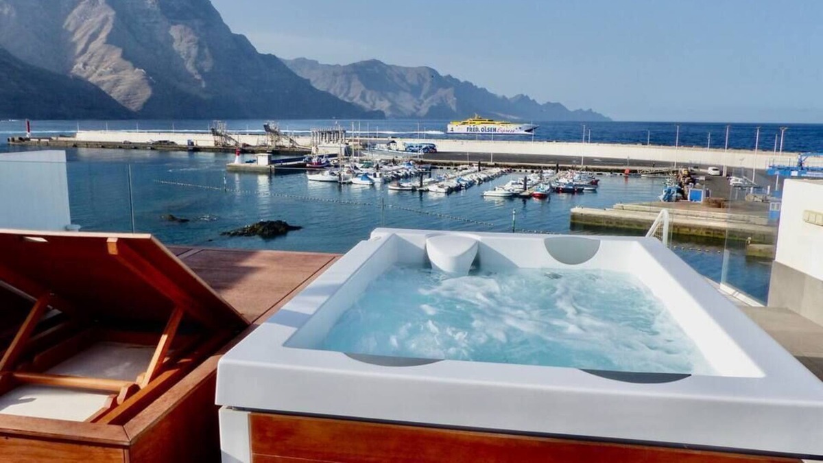 Puerto de las Nieves House | Ocean Views & Rooftop Jacuzzi in Agaete