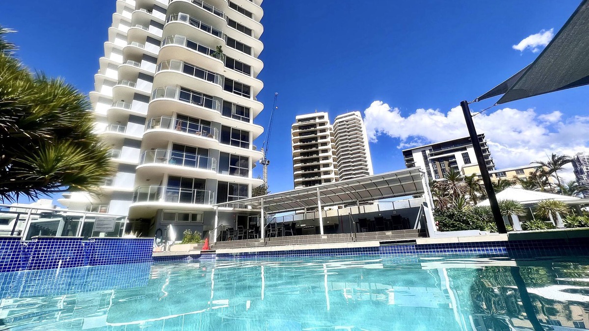 Main Beach Apartment | Ocean View 2BR MainBeach Getaway