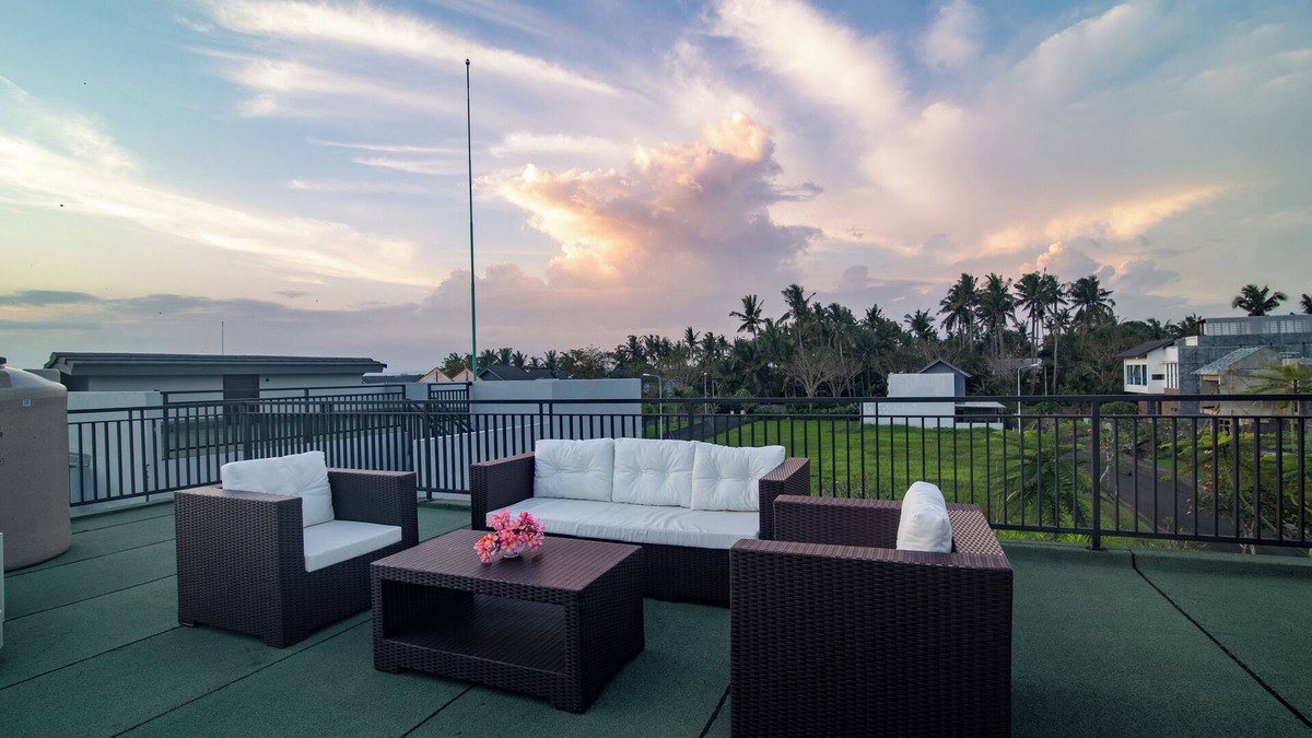 Kediri Villa | Ocean-View 3BR Villa 3-mins to beach w/pool & gym perks.