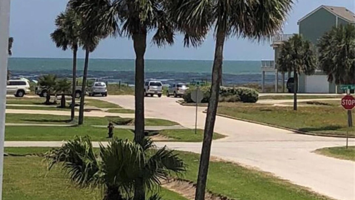 Pirates Beach House | OCEAN VIEW: A block from the beach. LARGE gated patio. Beach Getaway~🐾Friendly!