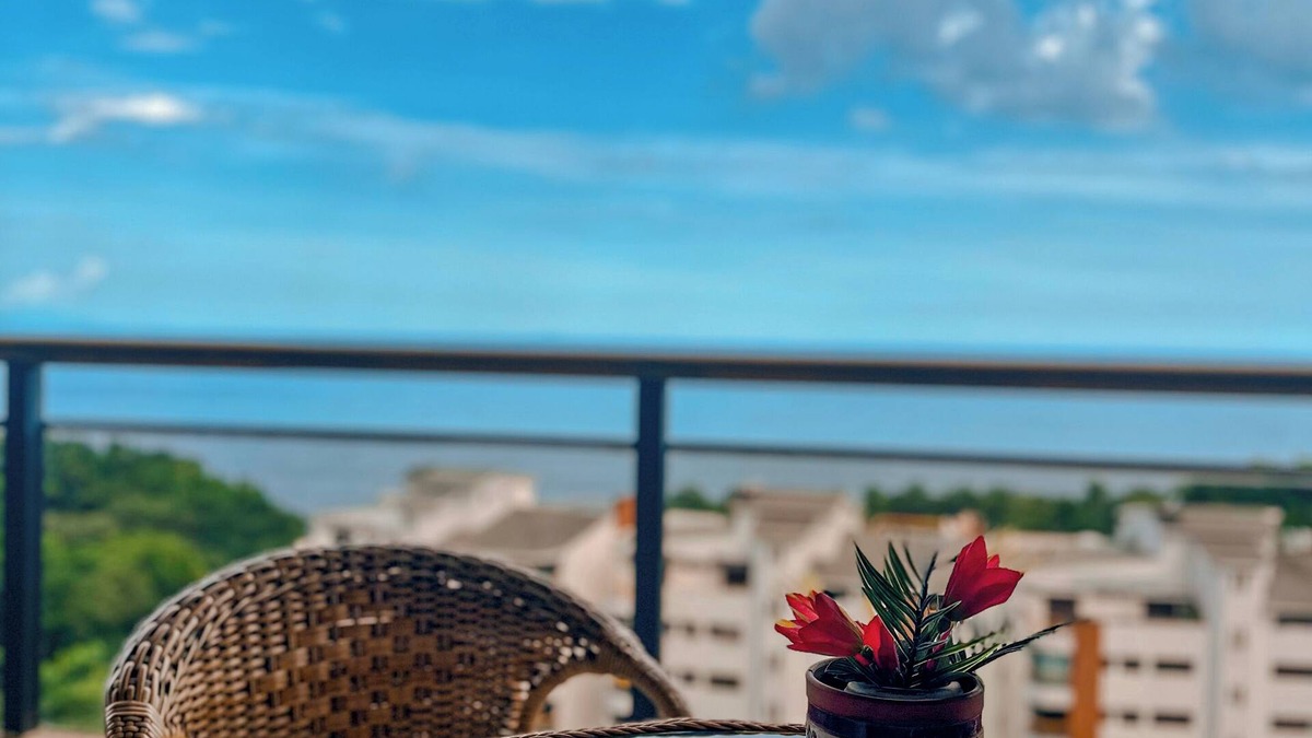 Parque Enseada Apartment | Ocean View and Air Conditioning