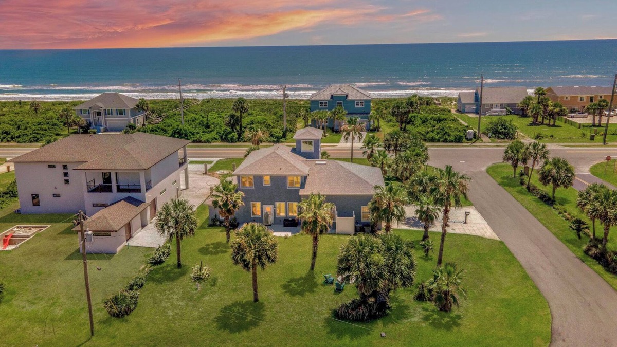 Palm Coast House | Ocean view beach house ,2 minutes walk to the beach. Pet friendly, game room
