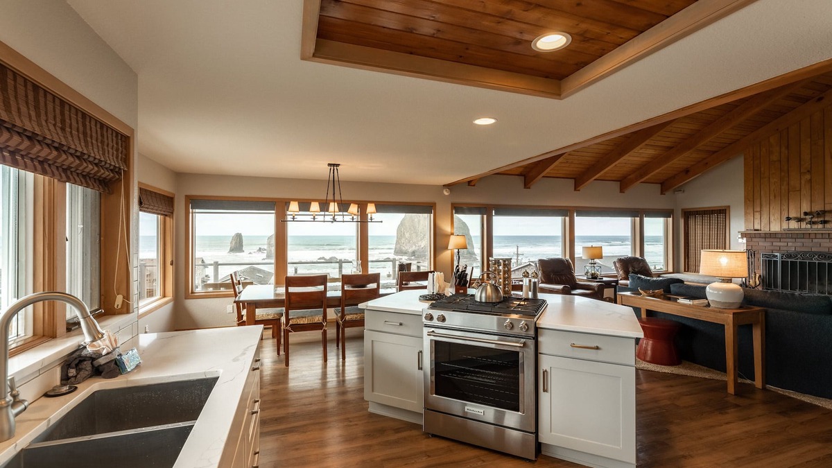 Tolovana Park House | Ocean View Beach Retreat Steps from Haystack Rock