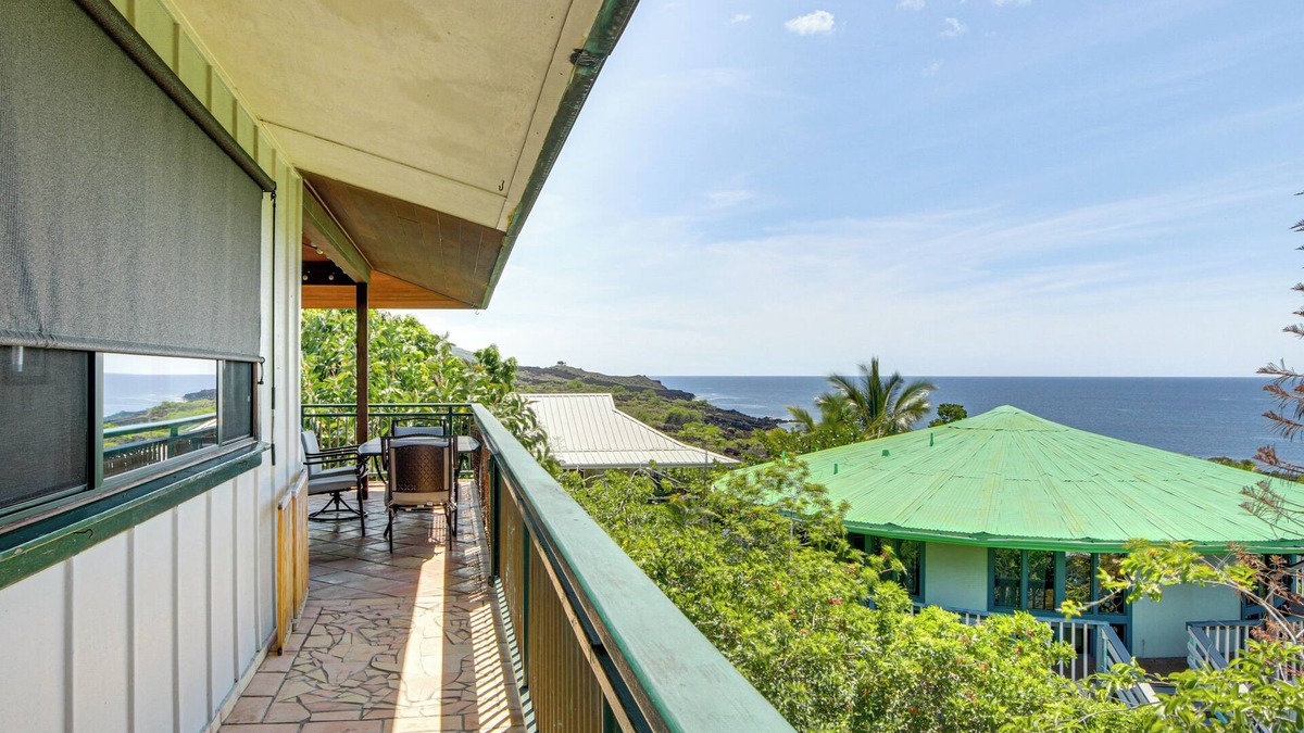 Kona Paradise House | Ocean-View Bungalow: Walk to Pebbles Beach!