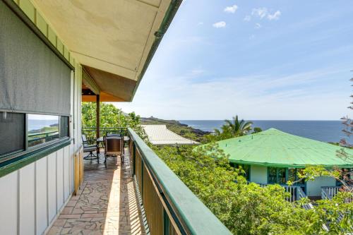 Kona Paradise House | Ocean-View Bungalow Walk to Pebbles Beach!