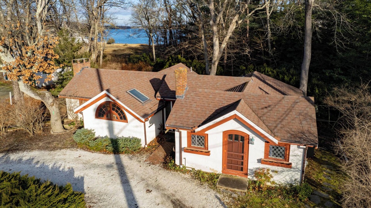 Cotuit Cottage | Ocean View Cottage - Pet-Friendly