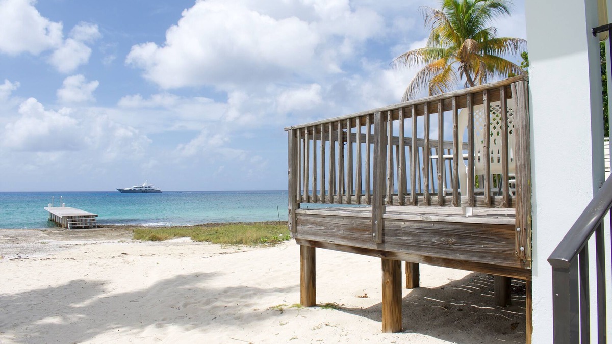 Seven Mile Beach Apartment | Ocean View Deluxe Studio with Private Deck