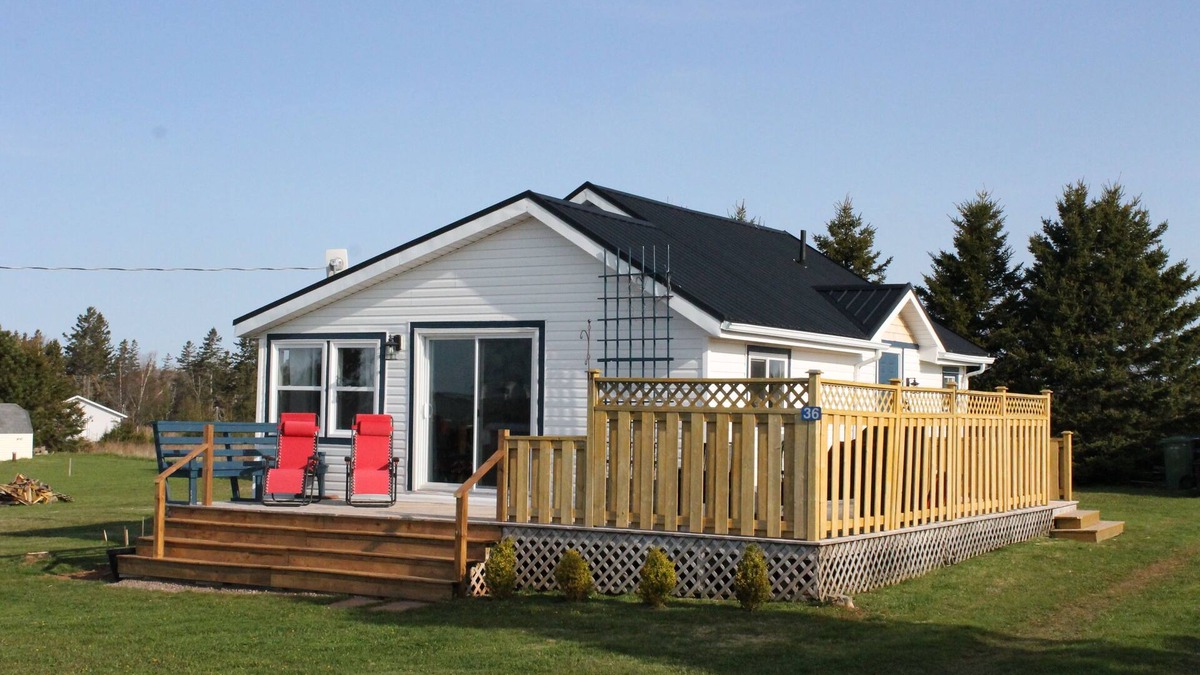 Tryon Cottage | Ocean View Family Friendly Cottage