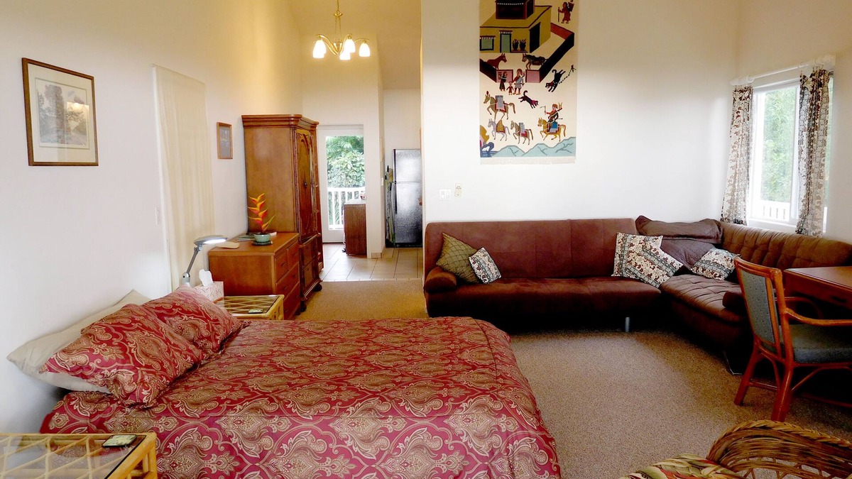 Kalaoa House | Ocean View, Full Kitchen, Gorgeous Top Floor Suite surrounded by Tropical Garden