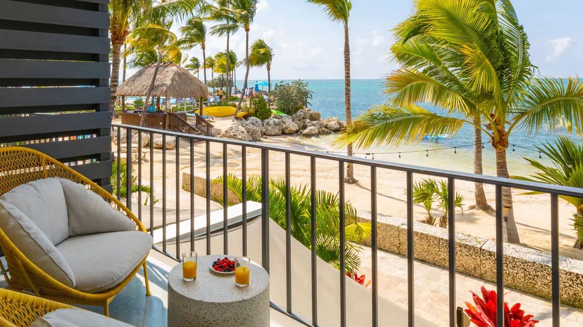 Islamorada Hotel | Ocean View Guest Room, 1 King, Balcony | Pool