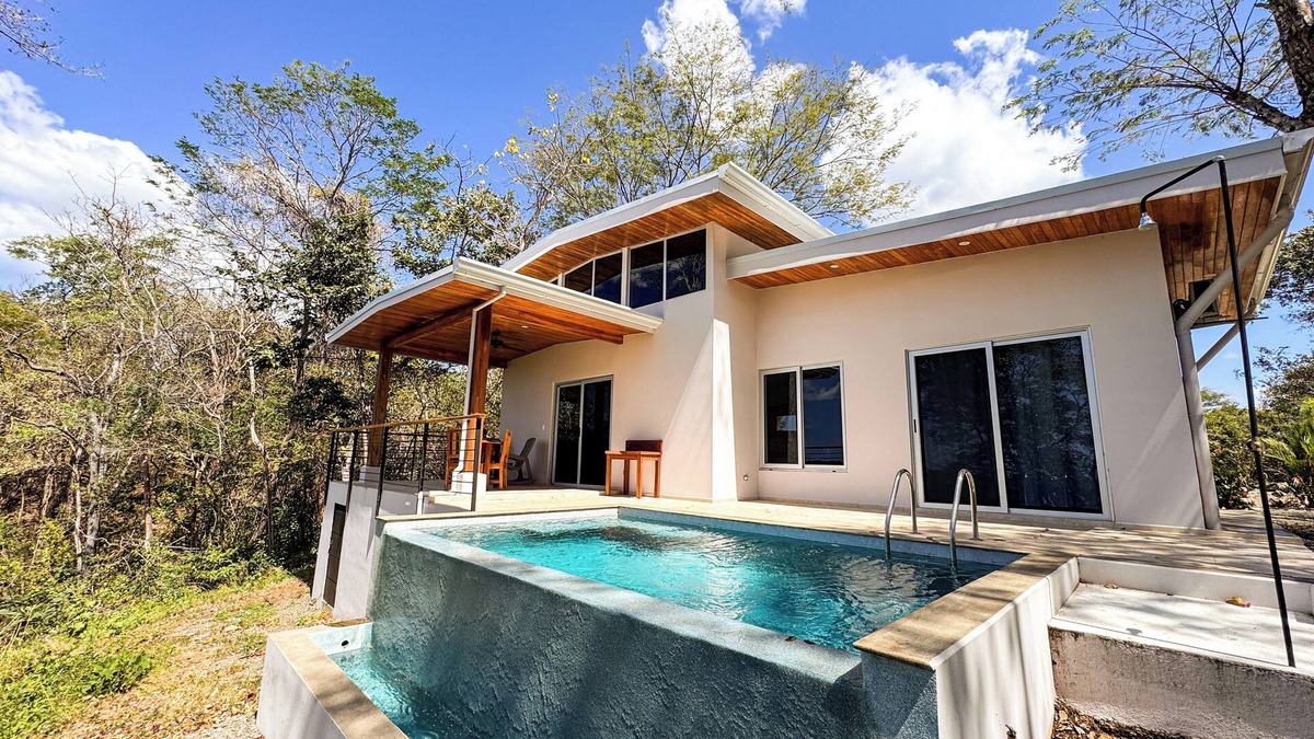 Paraiso House | Ocean View Hilltop Villa with Infinity Pool 25 Minutes from Tamarindo