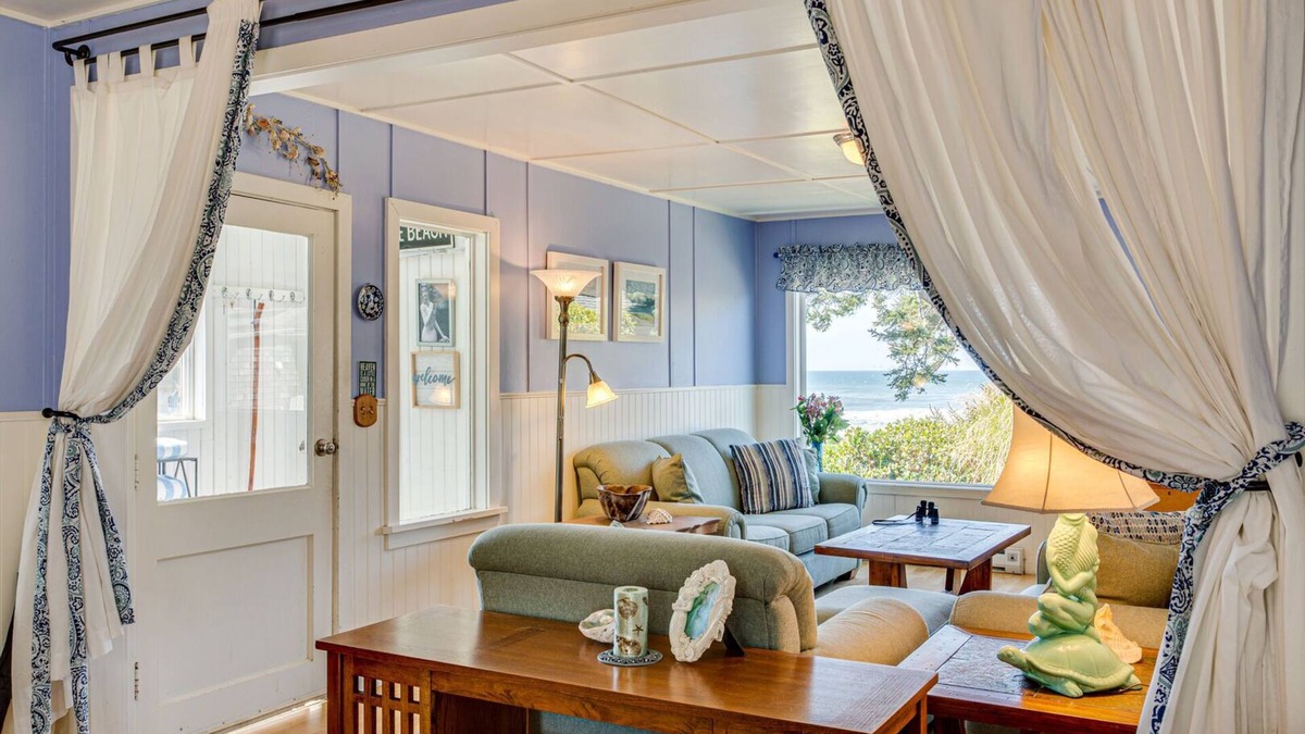 Yachats House | Ocean View in Yachats With Hot Tub. Miles Of Sandy Beach!