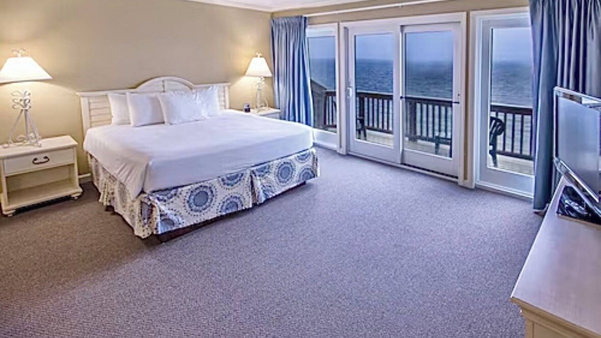 Jamestown House | Ocean View Jamestown Across from Newport RI-The NewportOverlook n2BR townhouse