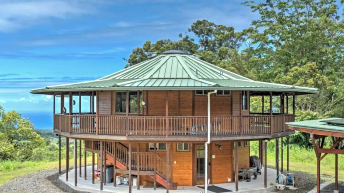 Honomu House | Ocean View Mountain Home by Akaka Falls