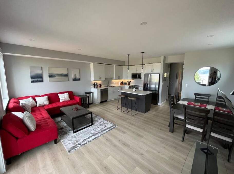 Campbell River House | Ocean View Oasis