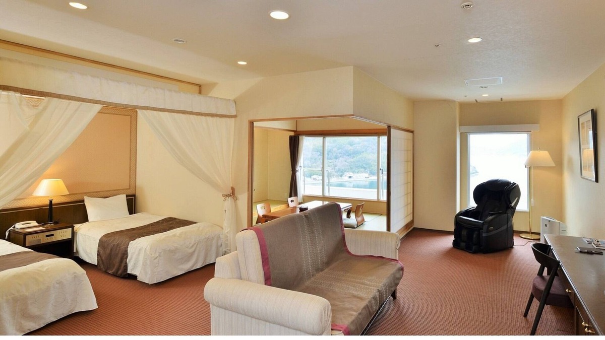 Shodoshima House | Ocean view on the top floor Semisuite room / Shozu-gun Kagawa