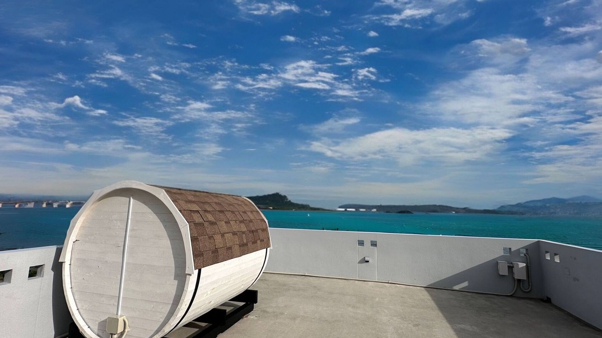 Uruma Apartment | Ocean View/Rooftop sauna &BBQ/12 People/PADEL 2F