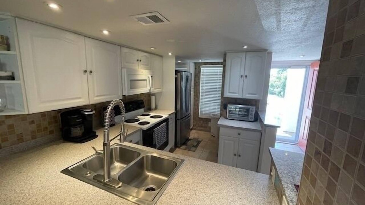Point East Condo | Ocean View Second Floor 2/2