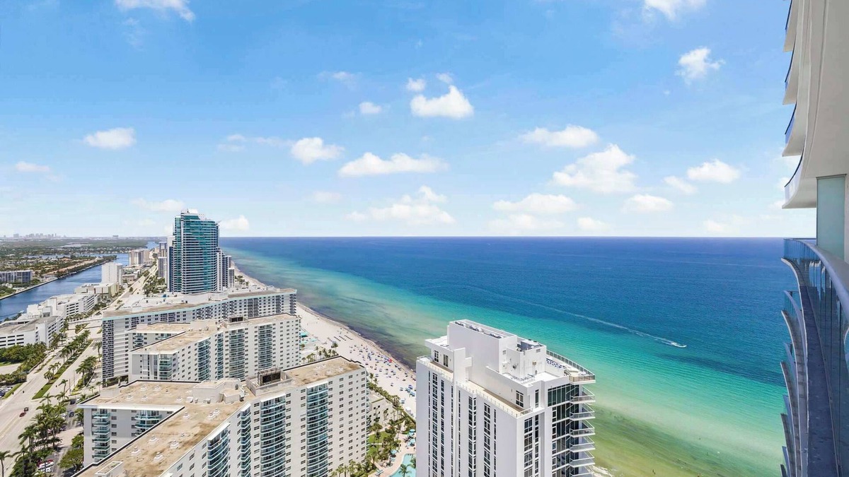 Hollywood South Central Beach Apartment | Ocean View! Steps from Hollywood Beach