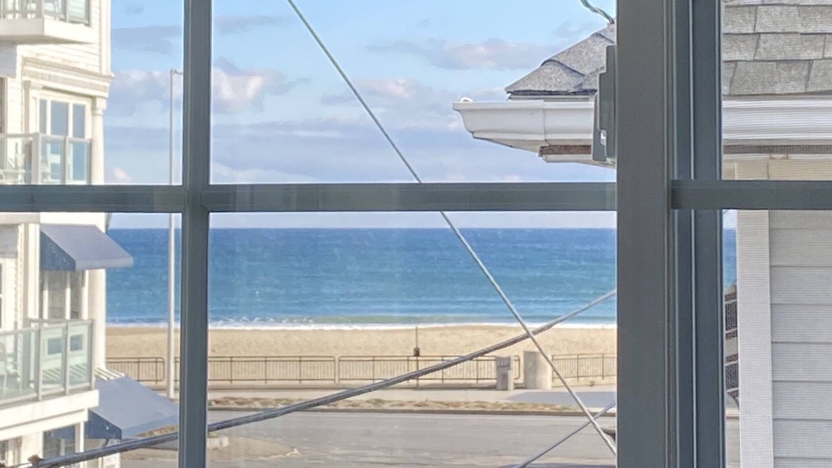 Hampton Condo | Ocean View - Steps to the Beach