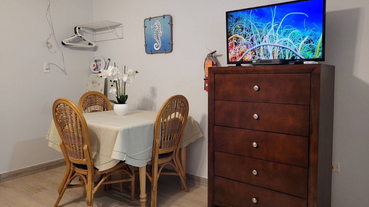 Seven Mile Beach Apartment | Ocean View Studio - #9