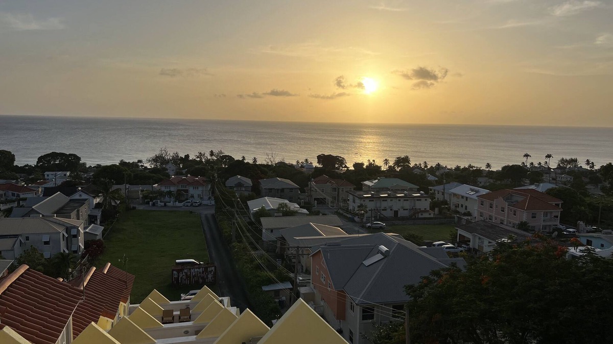 Prospect House | Ocean view townhome in Fitts Village