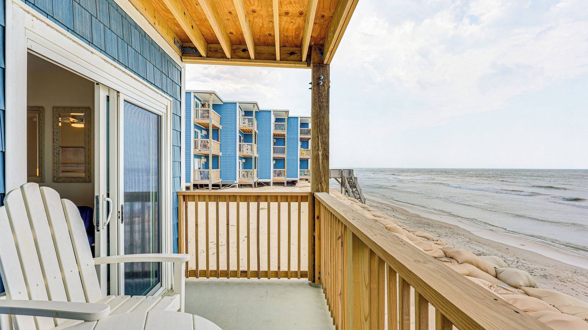 McCutcheon Field Condo | Ocean-View Condo: Steps to North Topsail Beach!