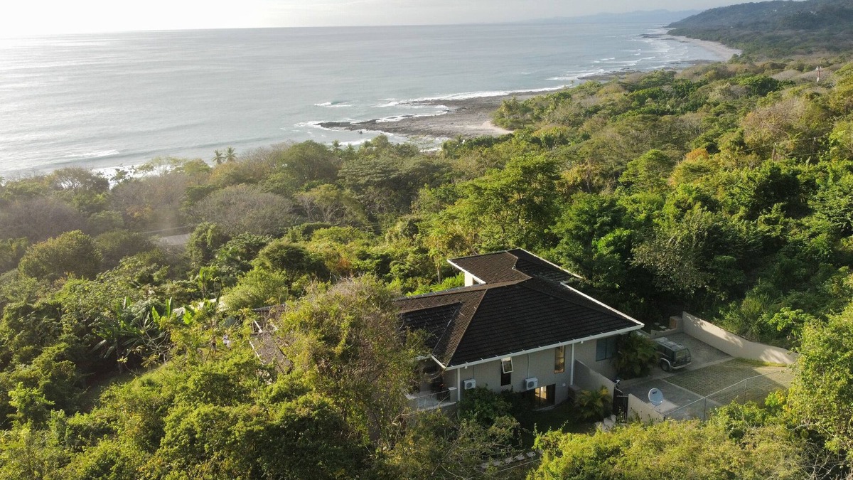 Mal Pais House | Ocean View Villa with 6 bedrooms, Infinity Pool, WiFi 100mb, AC