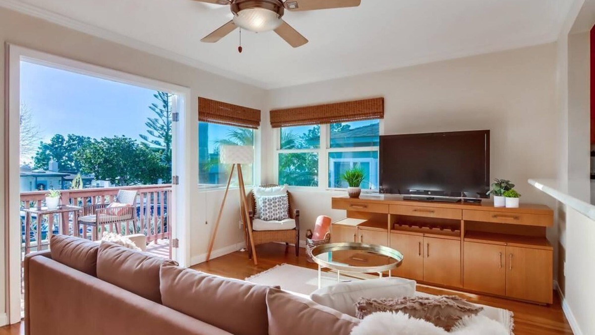 Sunset Cliffs Cottage | Ocean view! Walk to Sunset Cliffs - Surf - Beach!