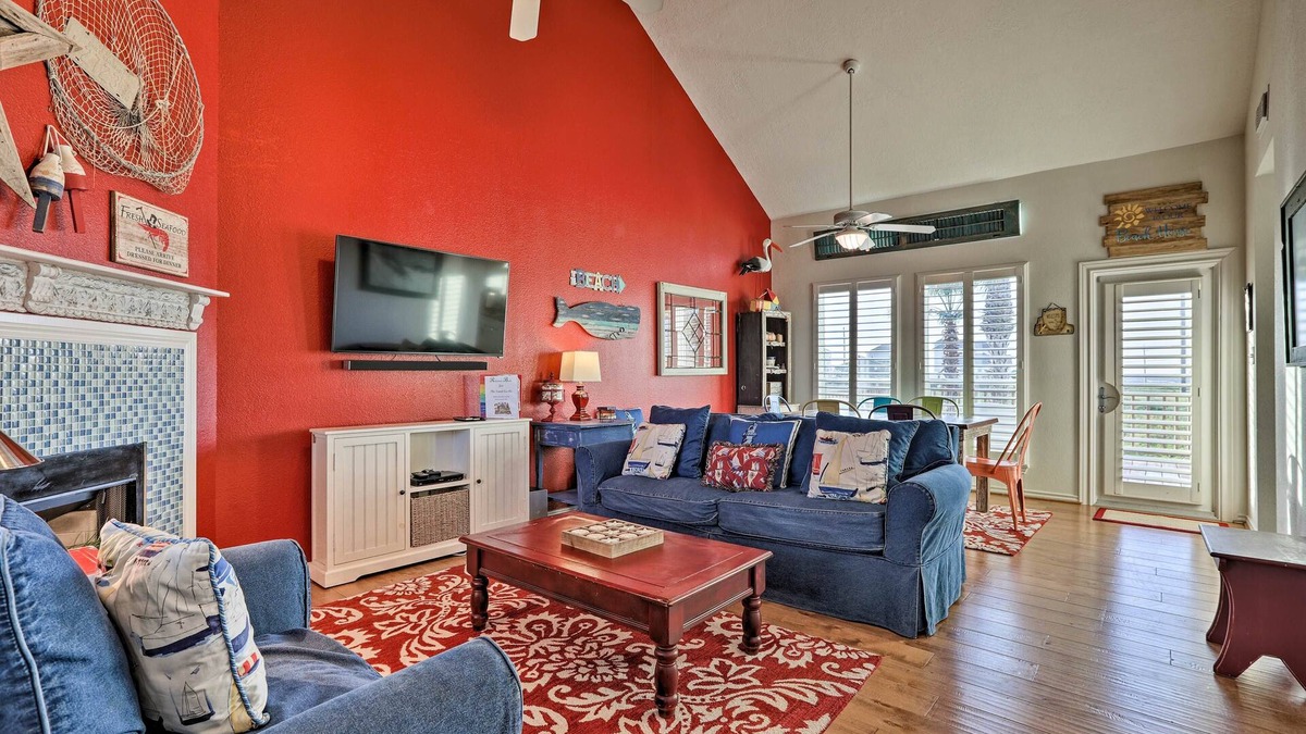 Isla Del Sol House | Ocean Views & 2 Decks: Beach House in Galveston