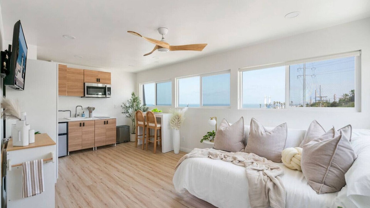 El Porto Apartment | Ocean Views! 3 Mins Walk to Strand&Beach + Parking
