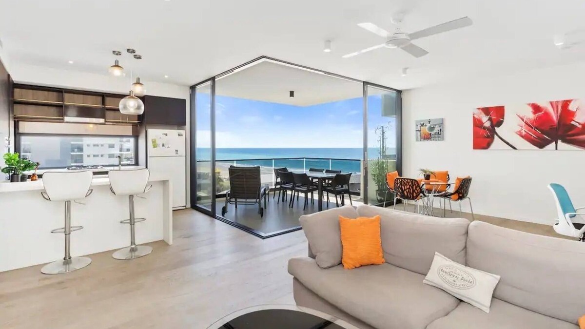 Palm Beach Apartment | Ocean Views and Pet-Friendly!