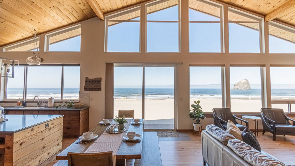 Kiwanda Shores House | Ocean Views for days.Oceanfront property that will leave you breathless!