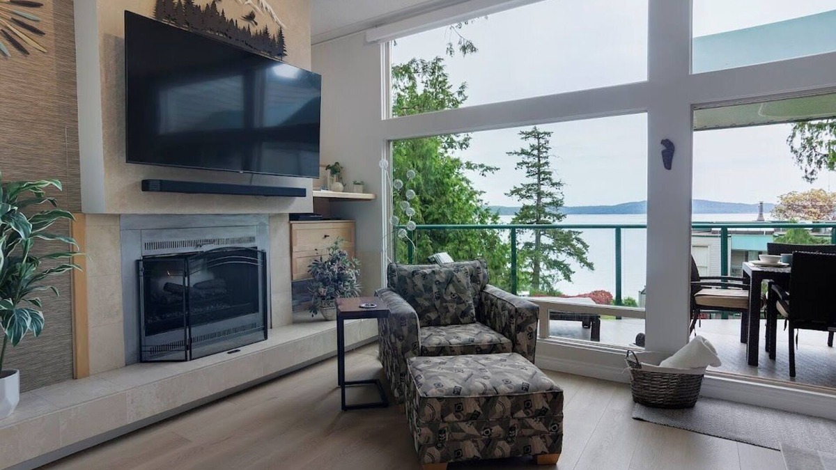 North Oyster Condo | Ocean views, heated pool and private beach on Vancouver Island. nInn of the Sea!