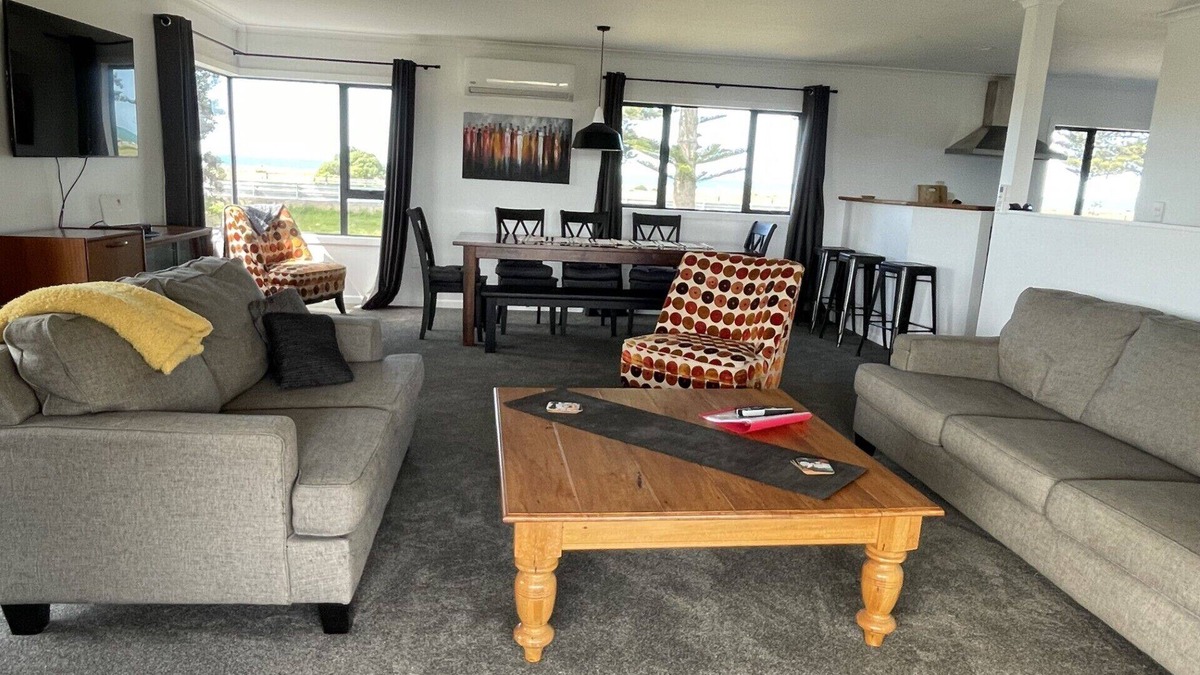 Napier House | Ocean views in large family home