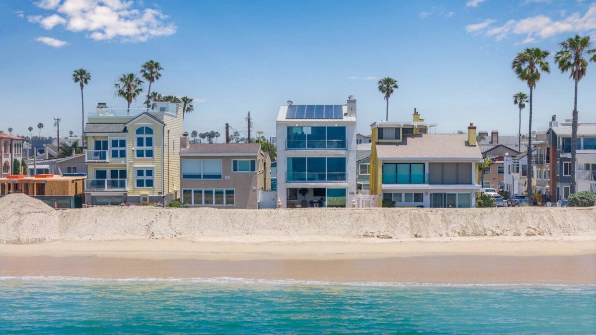 Peninsula Apartment | Ocean Views in Long Beach