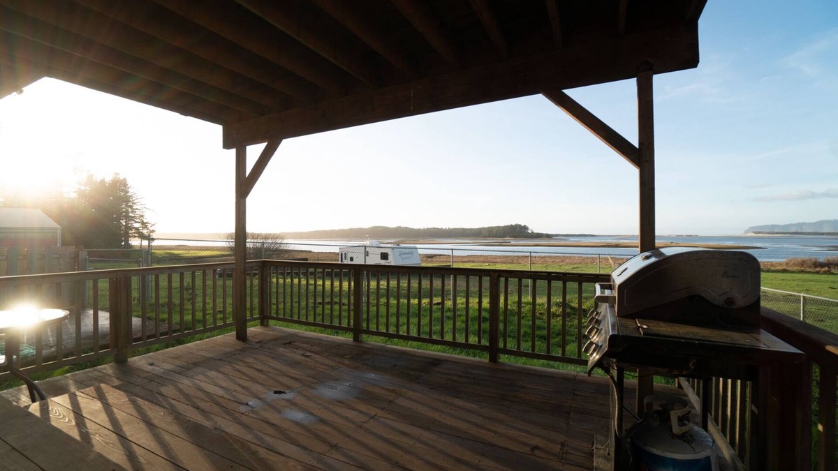 Cloverdale House | Ocean Views in Tierra Del Mar! Two Large Decks-Fenced Yard-Pet Friendly!