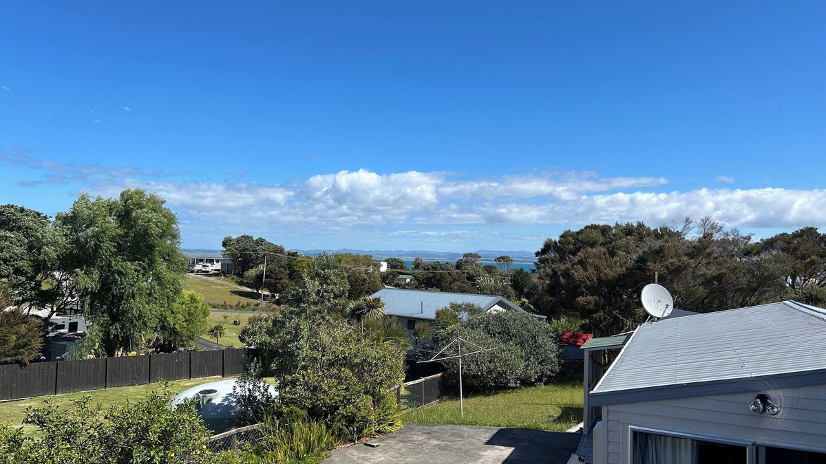 Karkari Peninsula Cottage | Ocean views, short walk to the beach. Close to the winery and great fishing.