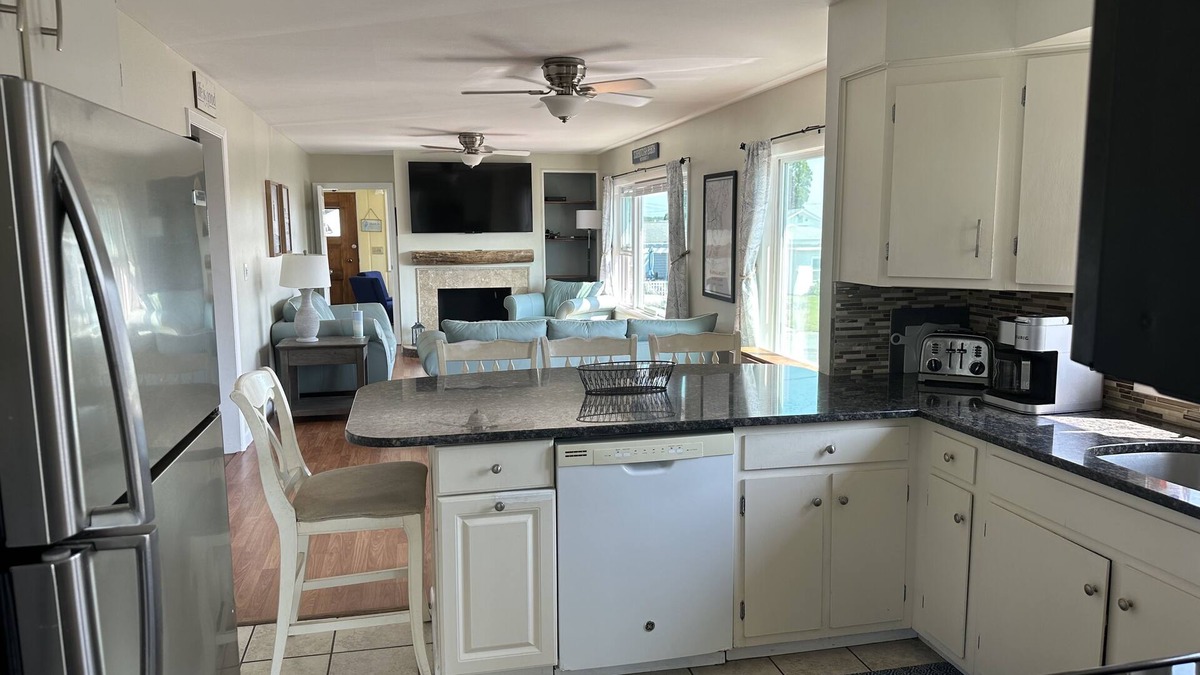 Narragansett House | Ocean Views/one Block To Scarborough Beach Narragansett Ri