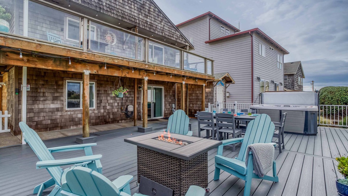 Lincoln City House | Ocean Views, Outdoor Living, Fire-Pit, and Hot Tub Near Beach and Casino!