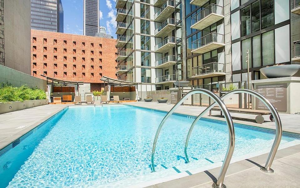 Waterfront Apartment | Ocean Views Penthouse 2b 2b Majestic Apartment 5 min to Convention Center