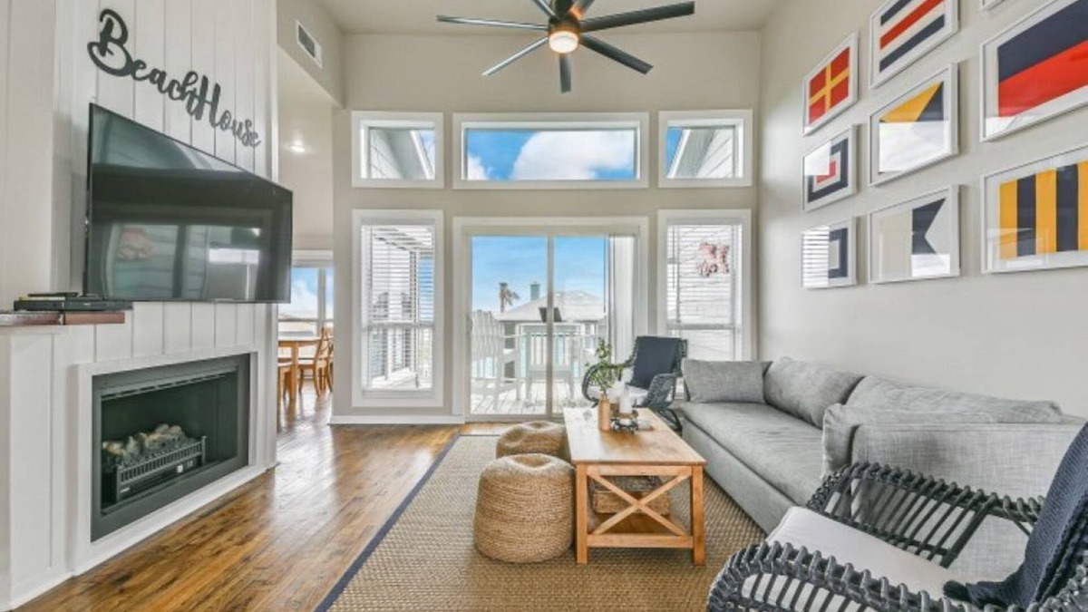 Galveston House | OCEAN VIEWS! Steps away from the sand! Arcade/Newly Remodeled!